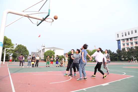 比赛激烈进行中