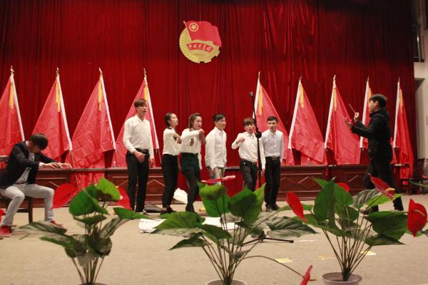 我系学生动情表演 我系学生动情表演
