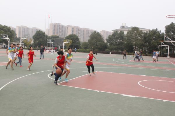 比赛激烈进行中 比赛激烈进行中