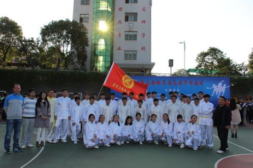 老师与太极拳运动员合影 老师与太极拳运动员合影