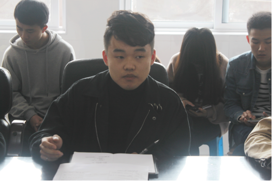 分院社联主席柳忠旭做工作总结 分院社联主席柳忠旭做工作总结