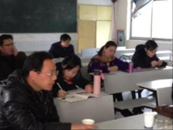 艺术教研室老师们在说课现场 艺术教研室老师们在说课现场