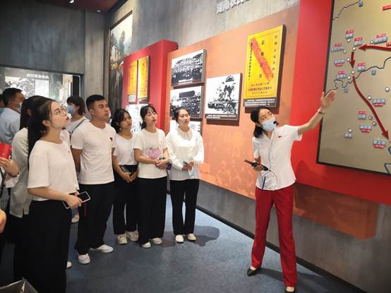 说明: E:\罗慧.入党积极分子-发展对象-预备党员-党员转正.2019-\3.预备党员接收\预备党员接收20210531\宣誓\6.23宣誓照片\党史馆\馆内参观\IMG_20210623_151223.jpg