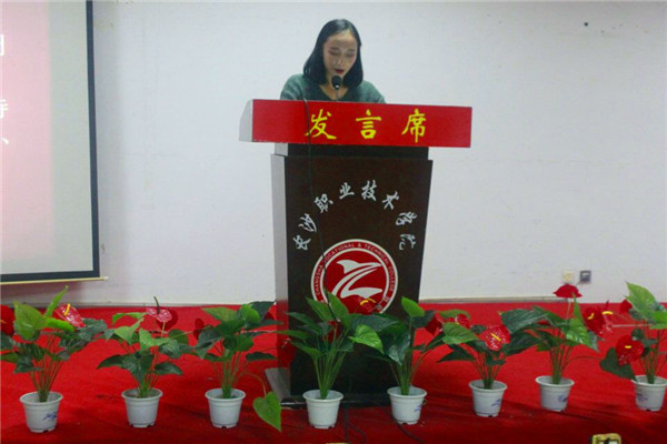 文工团团长童千怡发言 文工团团长童千怡发言