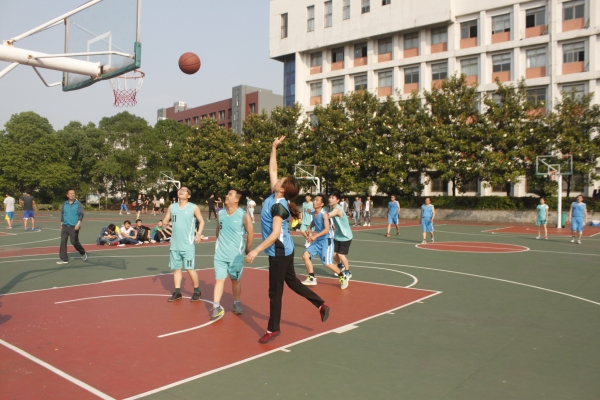 潘邦飞书记投球