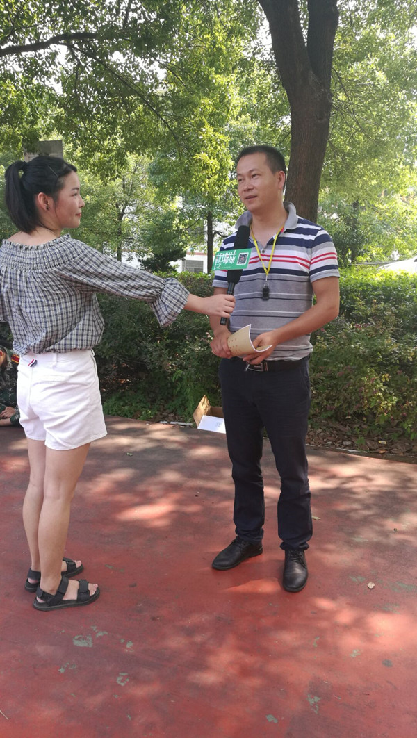 一连辅导员赵隆君接受新媒体采访分享自身体会 一连辅导员赵隆君接受新媒体采访分享自身体会