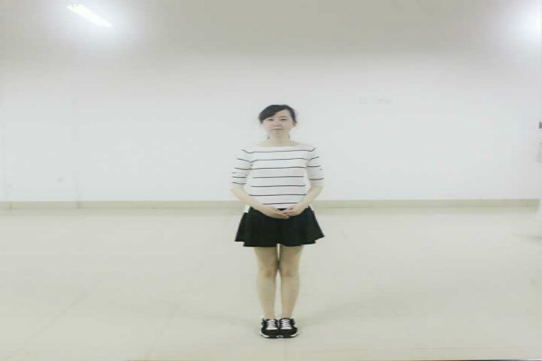 主持人朱恬甜 主持人朱恬甜