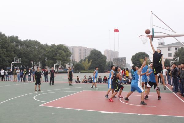 反手扣篮也不错 反手扣篮也不错