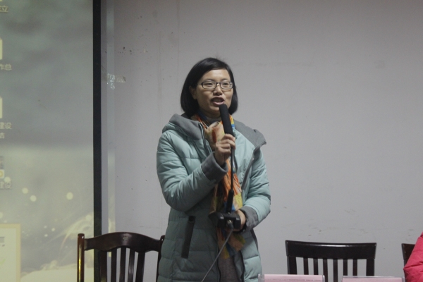 谭小芳老师宣读表彰
