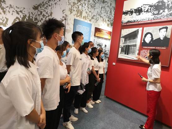 说明: E:\罗慧.入党积极分子-发展对象-预备党员-党员转正.2019-\3.预备党员接收\预备党员接收20210531\宣誓\6.23宣誓照片\党史馆\馆内参观\IMG_20210623_152937.jpg