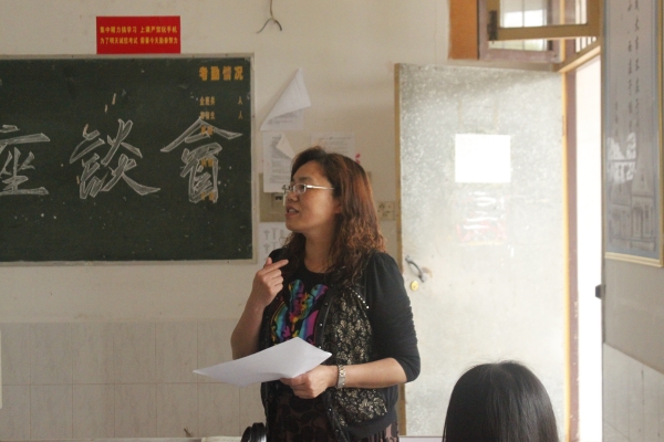 潘邦飞书记与学生交流 潘邦飞书记与学生交流