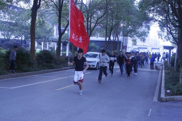 团学会主席肖振华带队