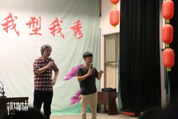 余工与学生互动 余工与学生互动