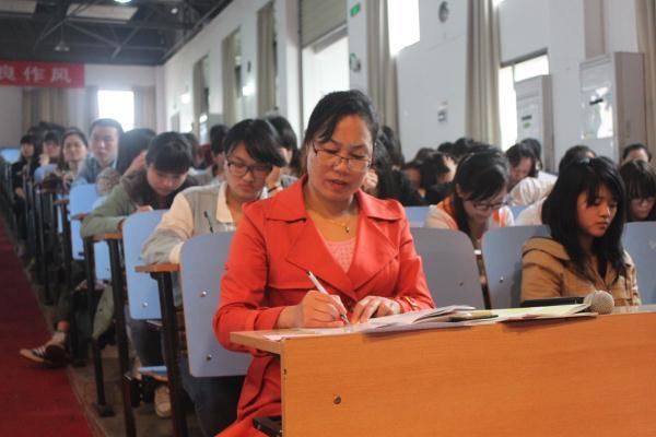 潘书记给同学们做动员 潘书记给同学们做动员