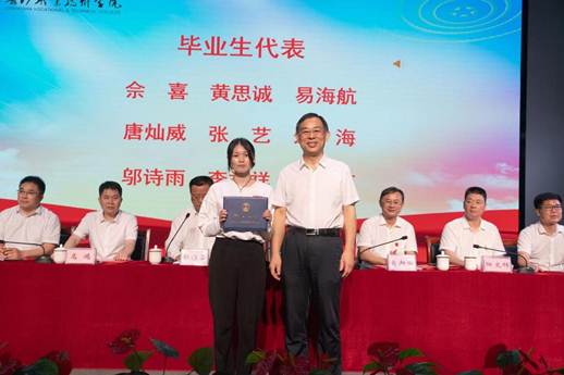 说明: 80F350CF2E04B7981916EEA969D18885