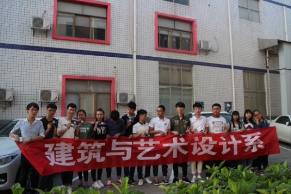 我系代表队在湖南广电录制区域合影 我系代表队在湖南广电录制区域合影