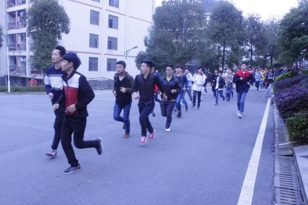 阳光晨跑