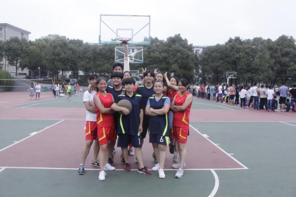 季军合影