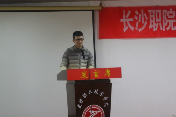 低沉颂吟的演讲 低沉颂吟的演讲